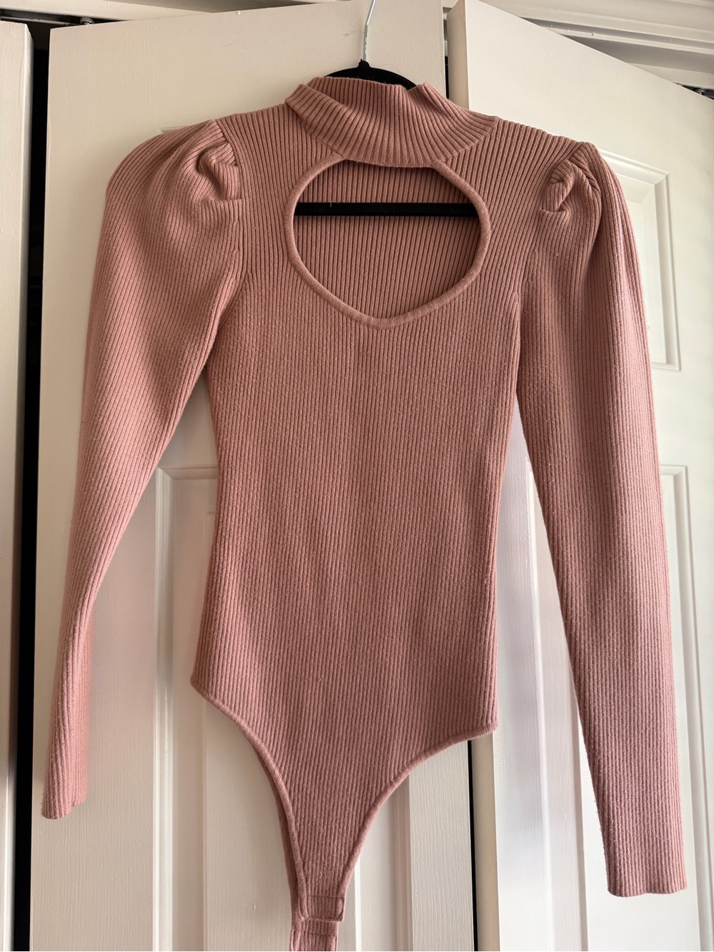 Astr Ribbed Long-Sleeve Mock Neck Bodysuit with Cutout - Dusty Pink